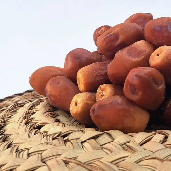 تصویر 1 از خرما زاهدی تازه محصول نخلستان با تازگی و کیفیت حفظ شده